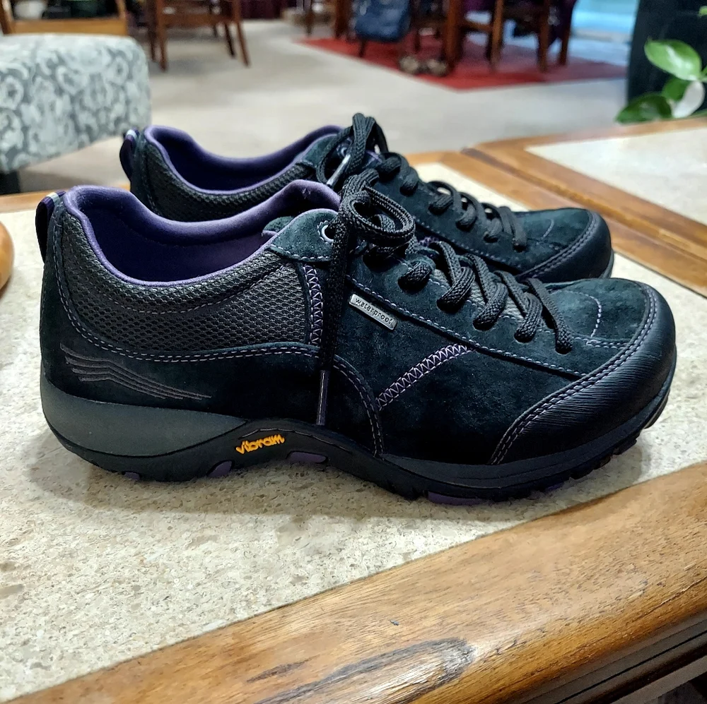 Dansko Woman's Paisley Black & Purple Size 37